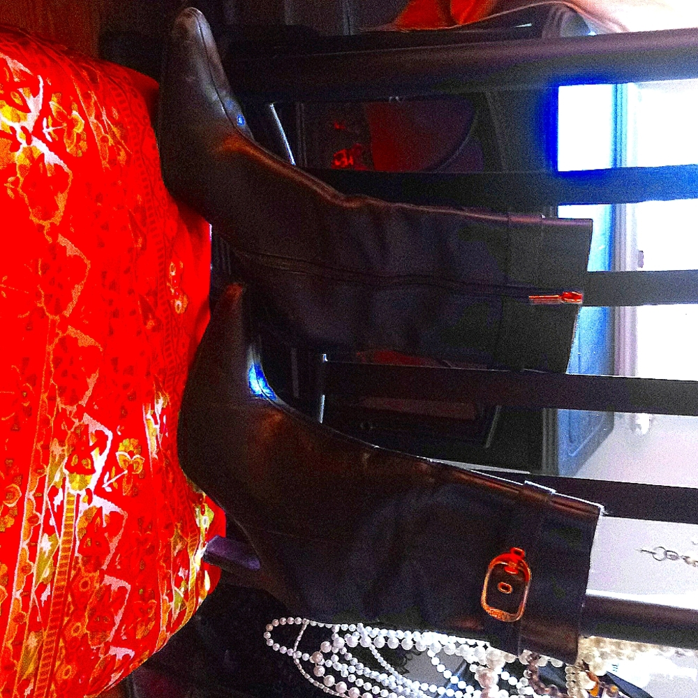 Carlos Santana Black High-Heel Leather Boot